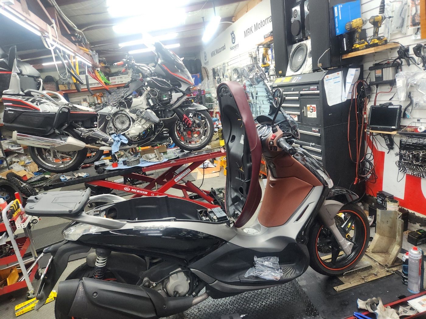 피아지오 비버리 스포츠 투어링 350 more