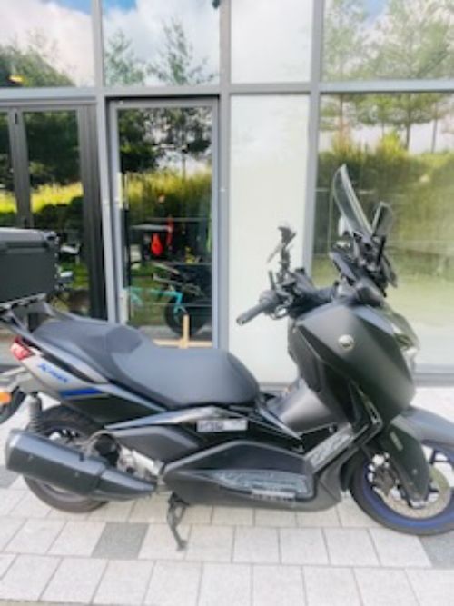 야마하 XMAX 300 ABS more