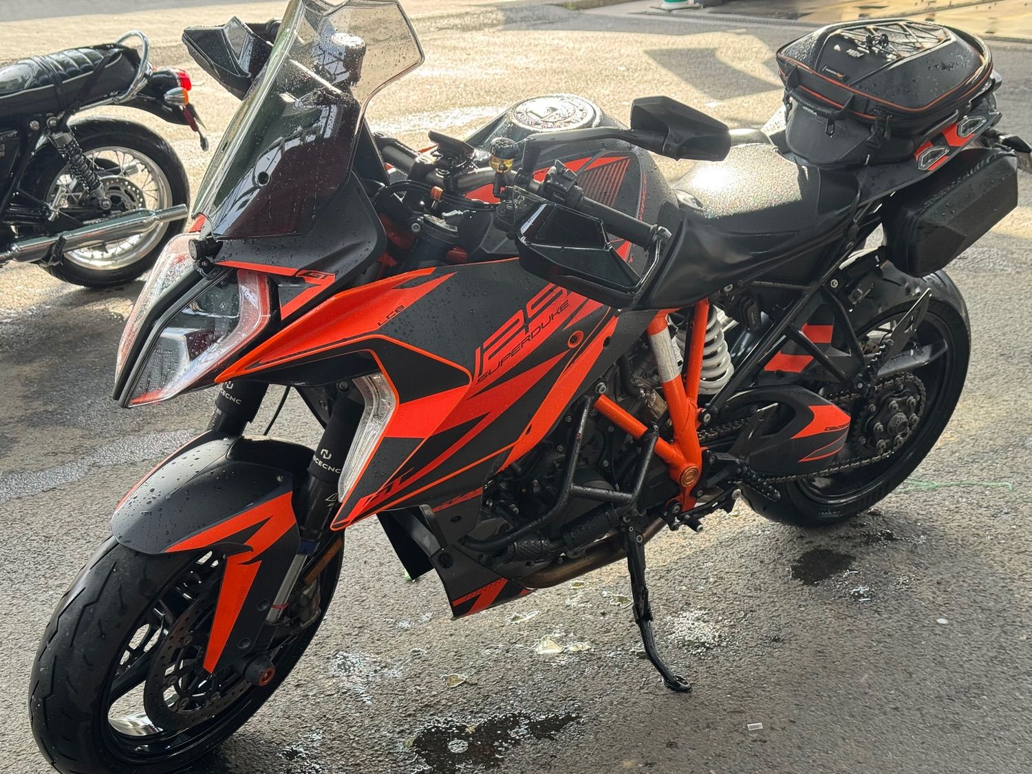 KTM 1290 슈퍼듀크 GT 2022 레드 사진 4