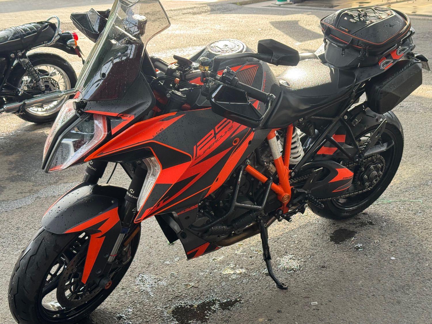 KTM 1290 슈퍼듀크 GT 2022 레드 사진 5