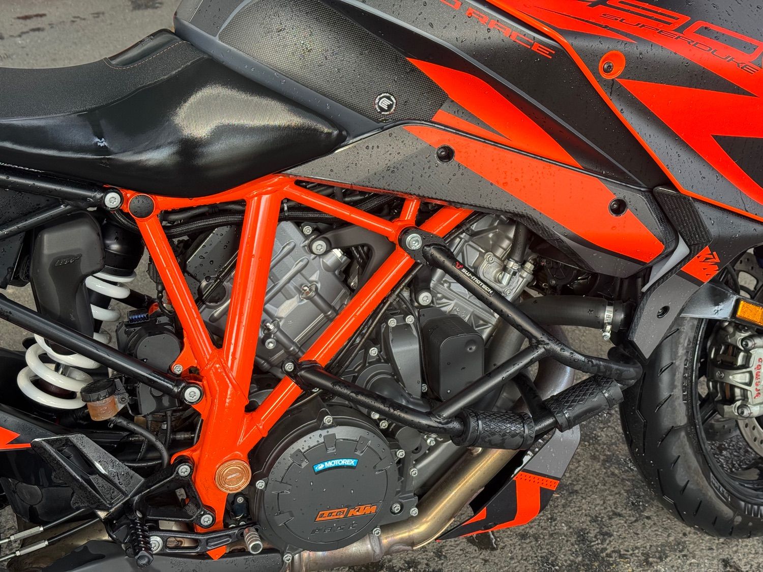KTM 1290 슈퍼듀크 GT 2022 레드 사진 6