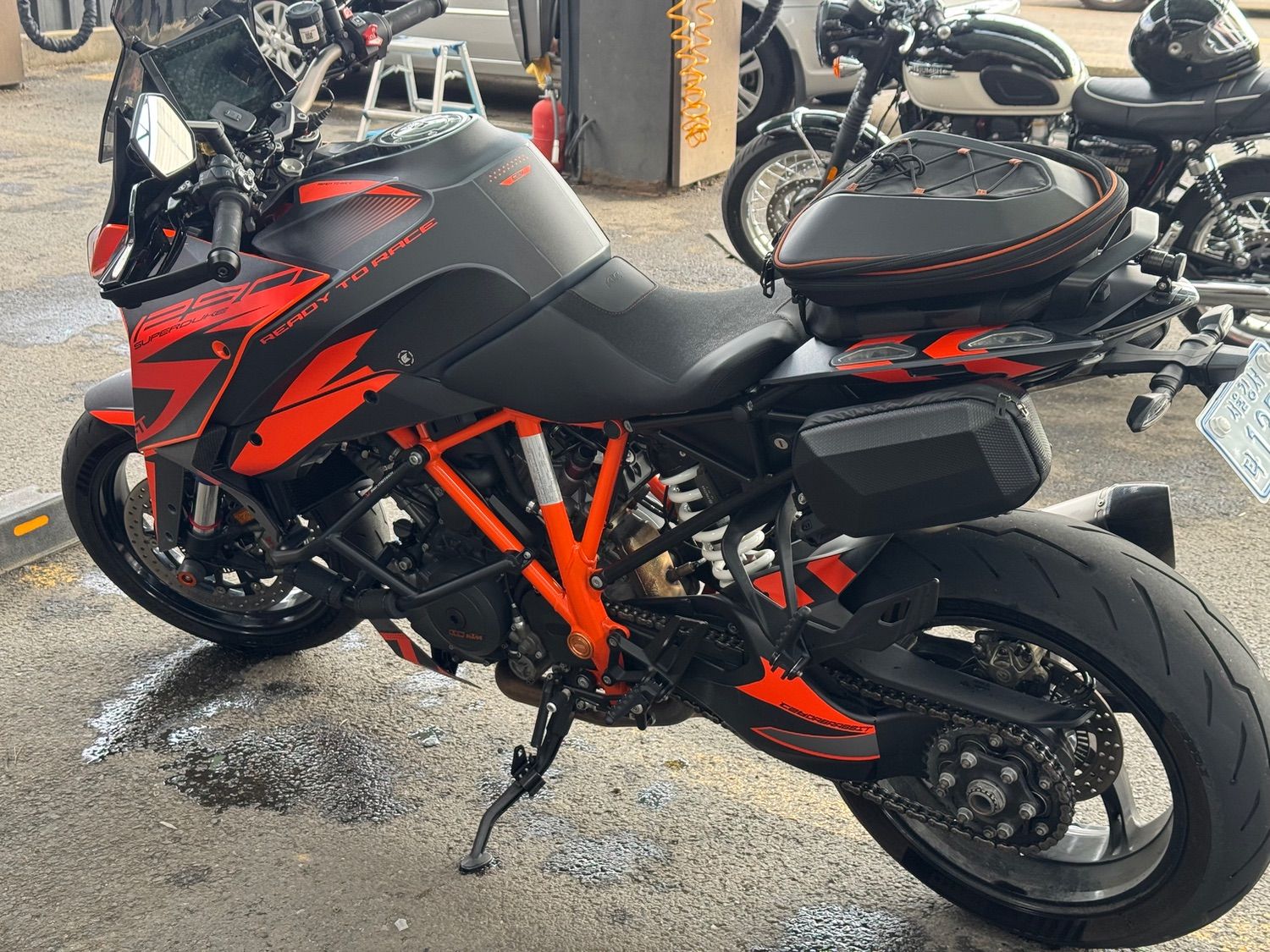 KTM 1290 슈퍼듀크 GT 2022 레드 사진 2