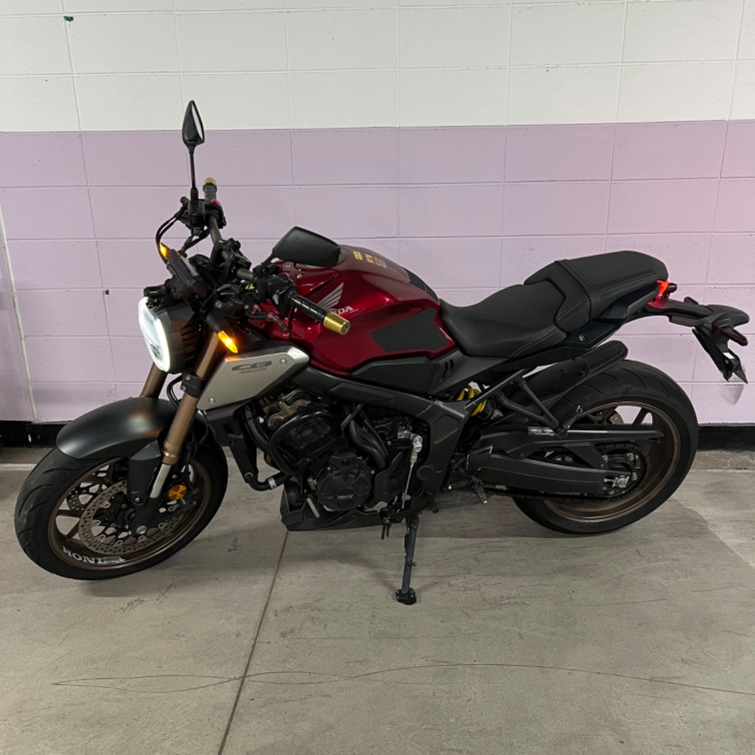 혼다 CB 650 R 2019 버건디 사진 1