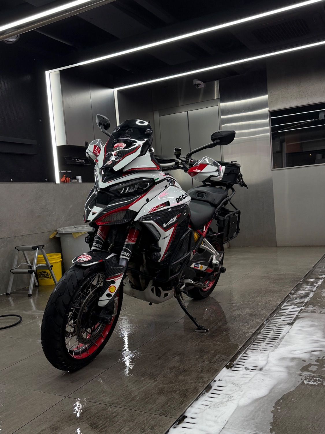 두카티 멀티스트라다 V4 S 2021 화이트 사진 8
