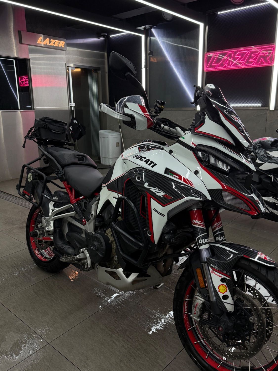 두카티 멀티스트라다 V4 S 2021 화이트 사진 4