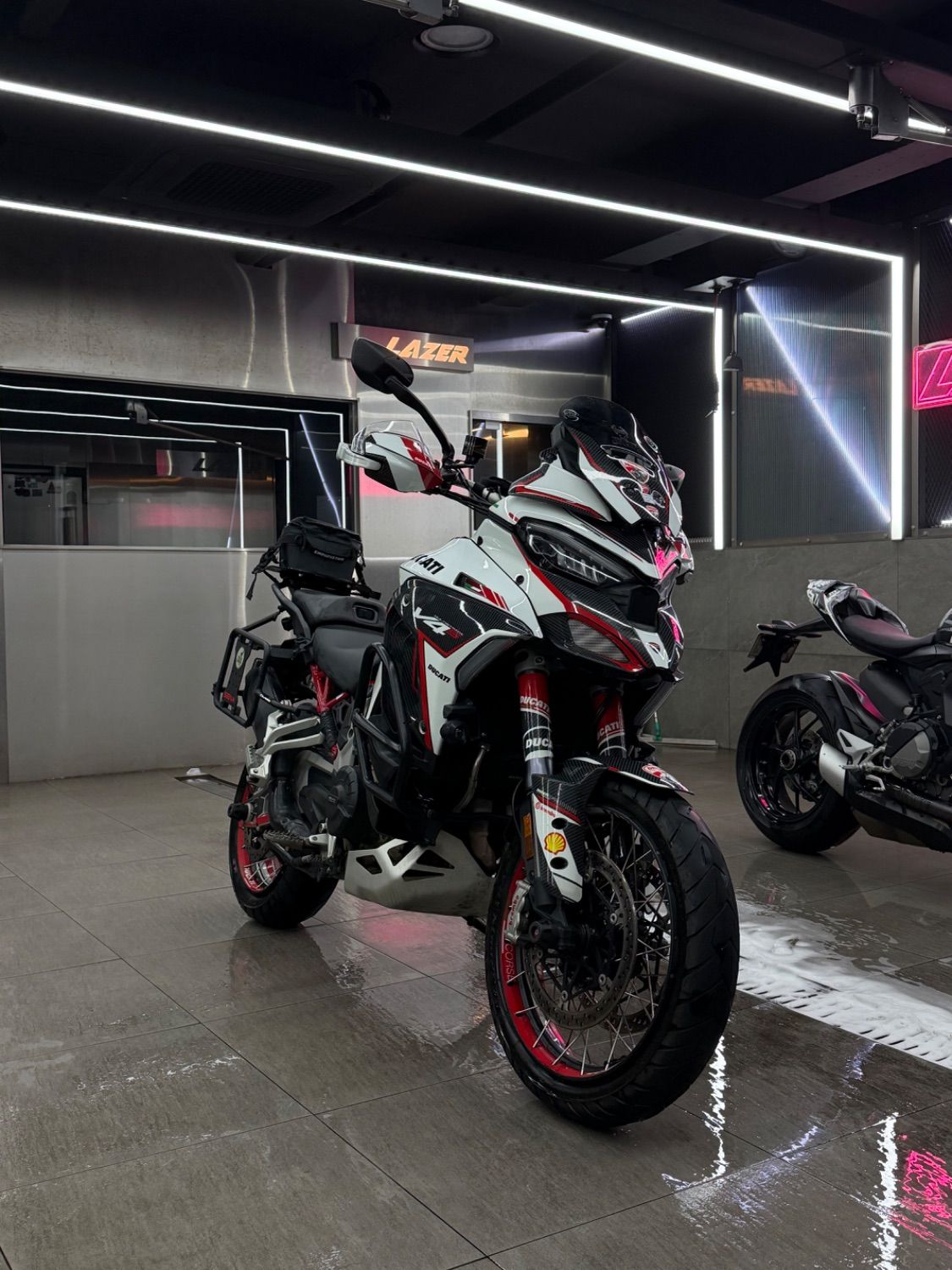 두카티 멀티스트라다 V4 S 2021 화이트 사진 5