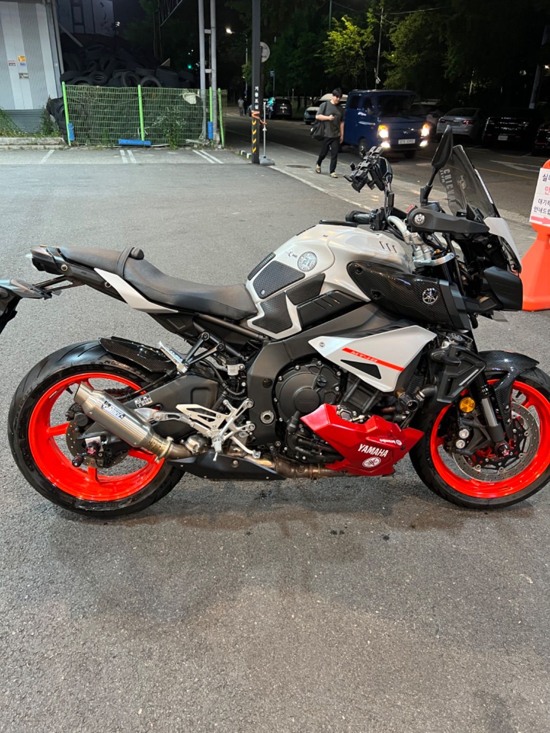 야마하 MT 10 thumb 2