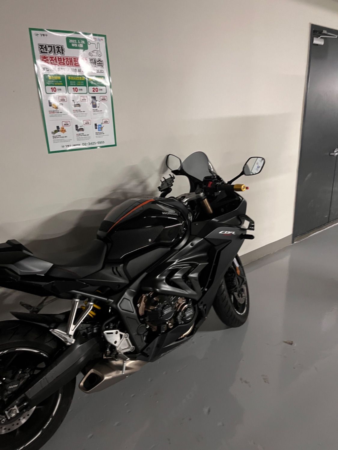 혼다 CBR 650 R 2022 블랙 사진 4