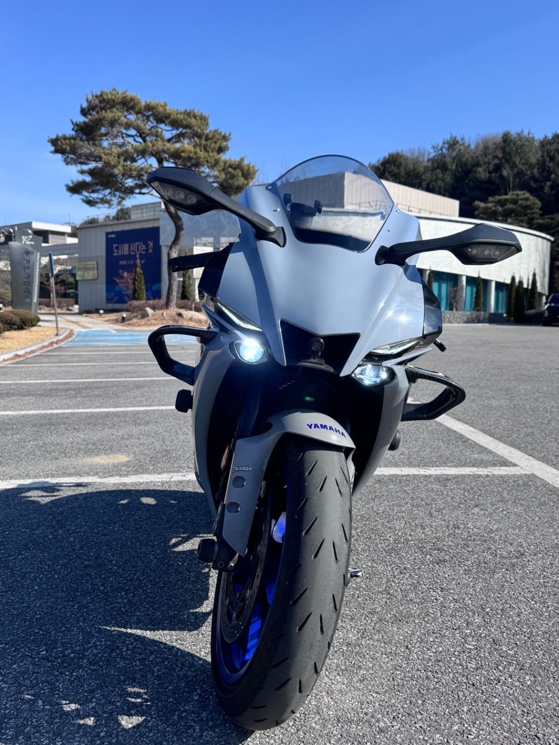 야마하 YZF R1 2020 블랙 사진 4
