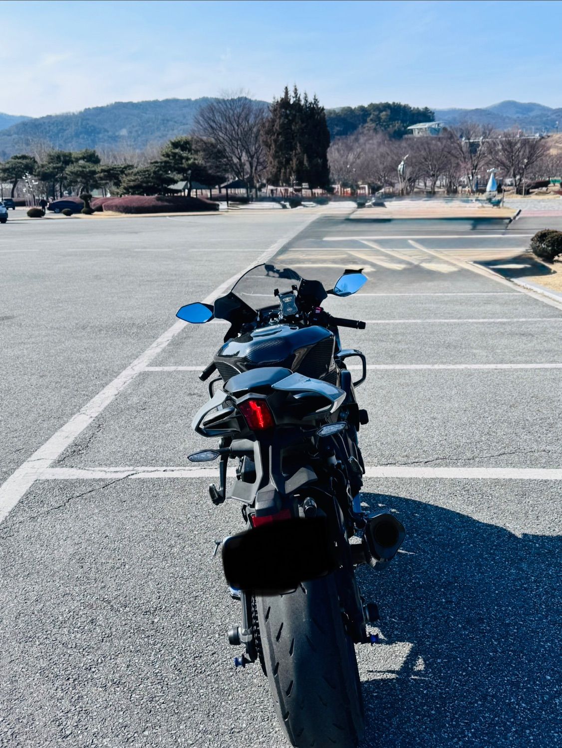 야마하 YZF R1 2020 블랙 사진 2