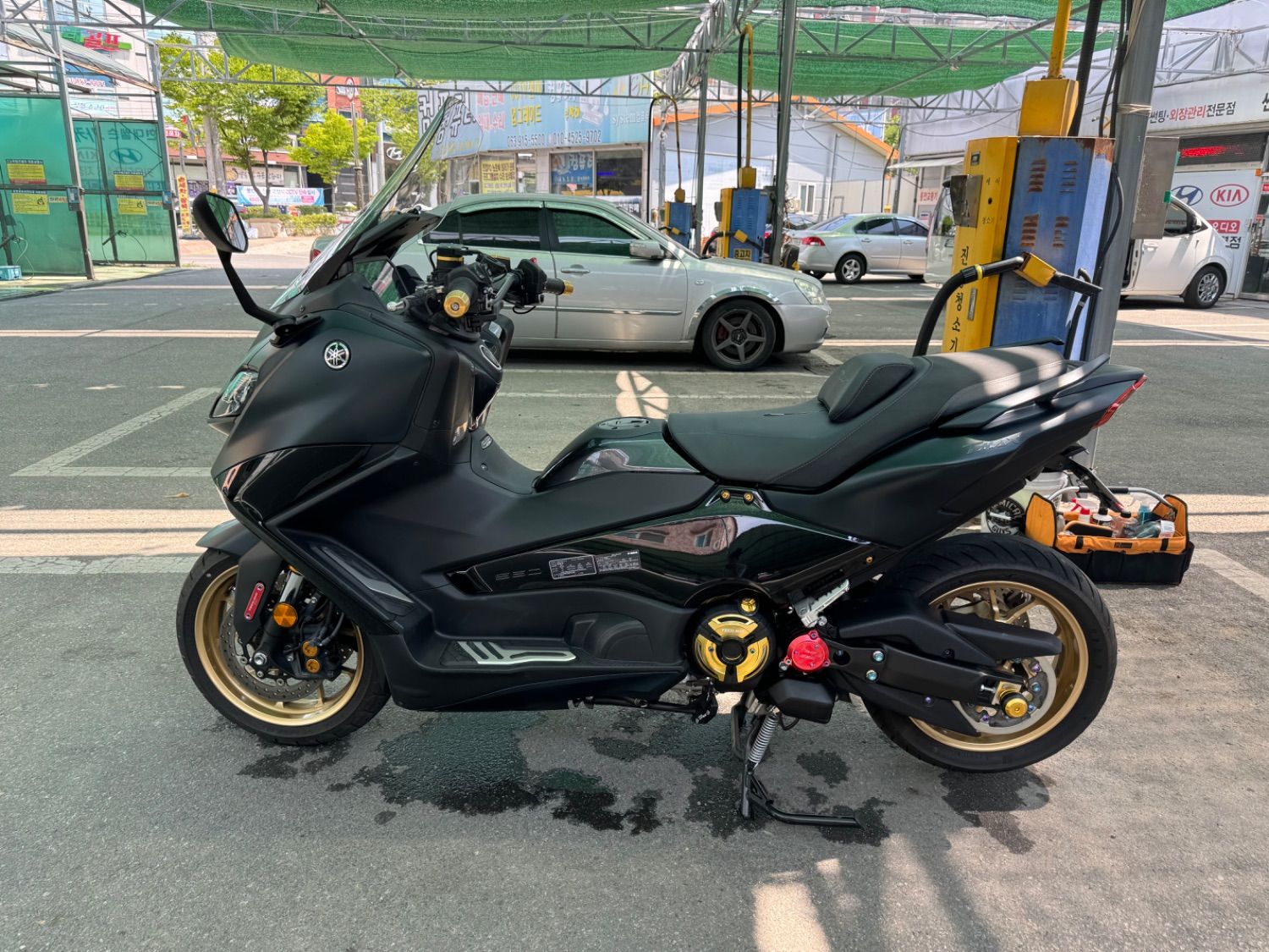 야마하 TMAX 560 thumb 2