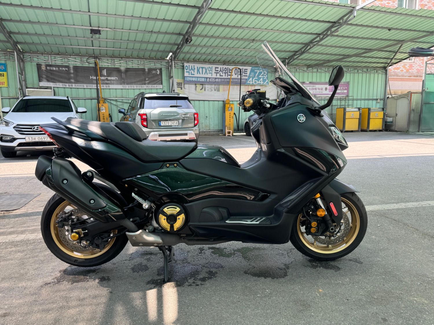 야마하 TMAX 560 more