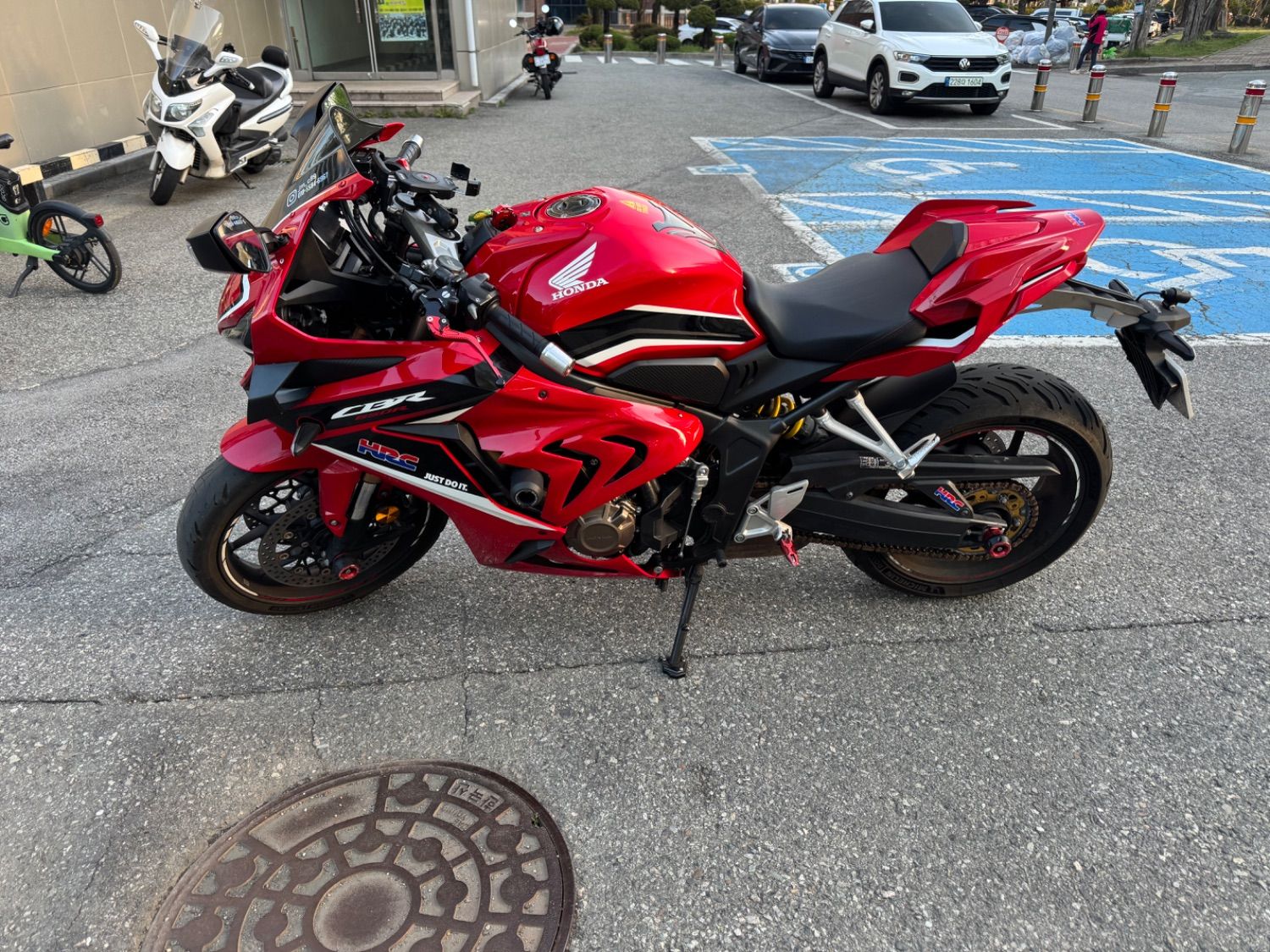 혼다 CBR 650 R 2021 레드 사진 2