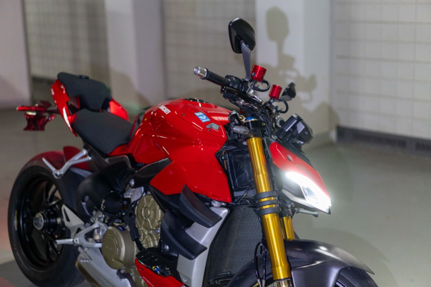 두카티 스트리트파이터 V4 S more