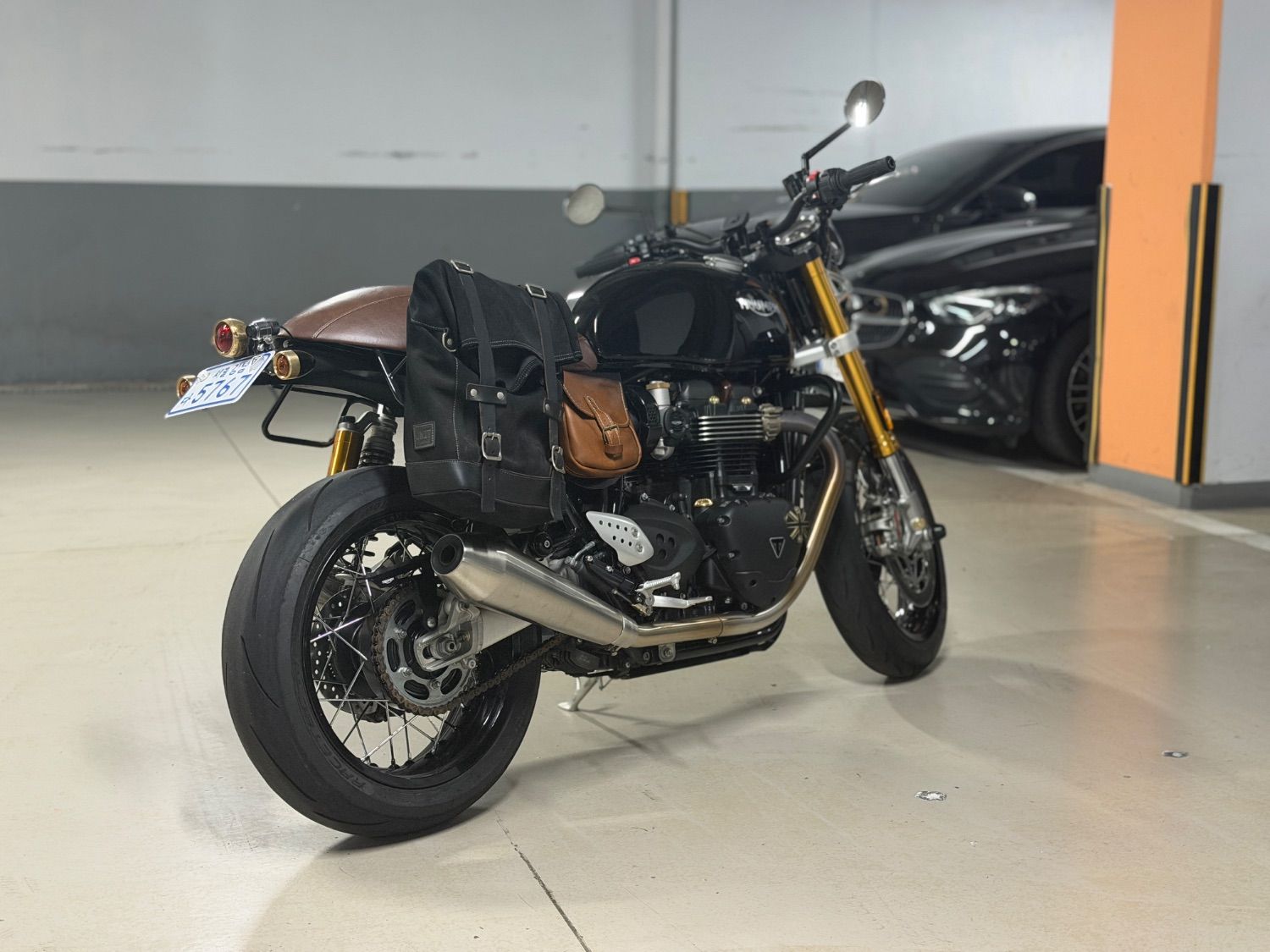 트라이엄프 트럭스턴 RS 2023 블랙 사진 3