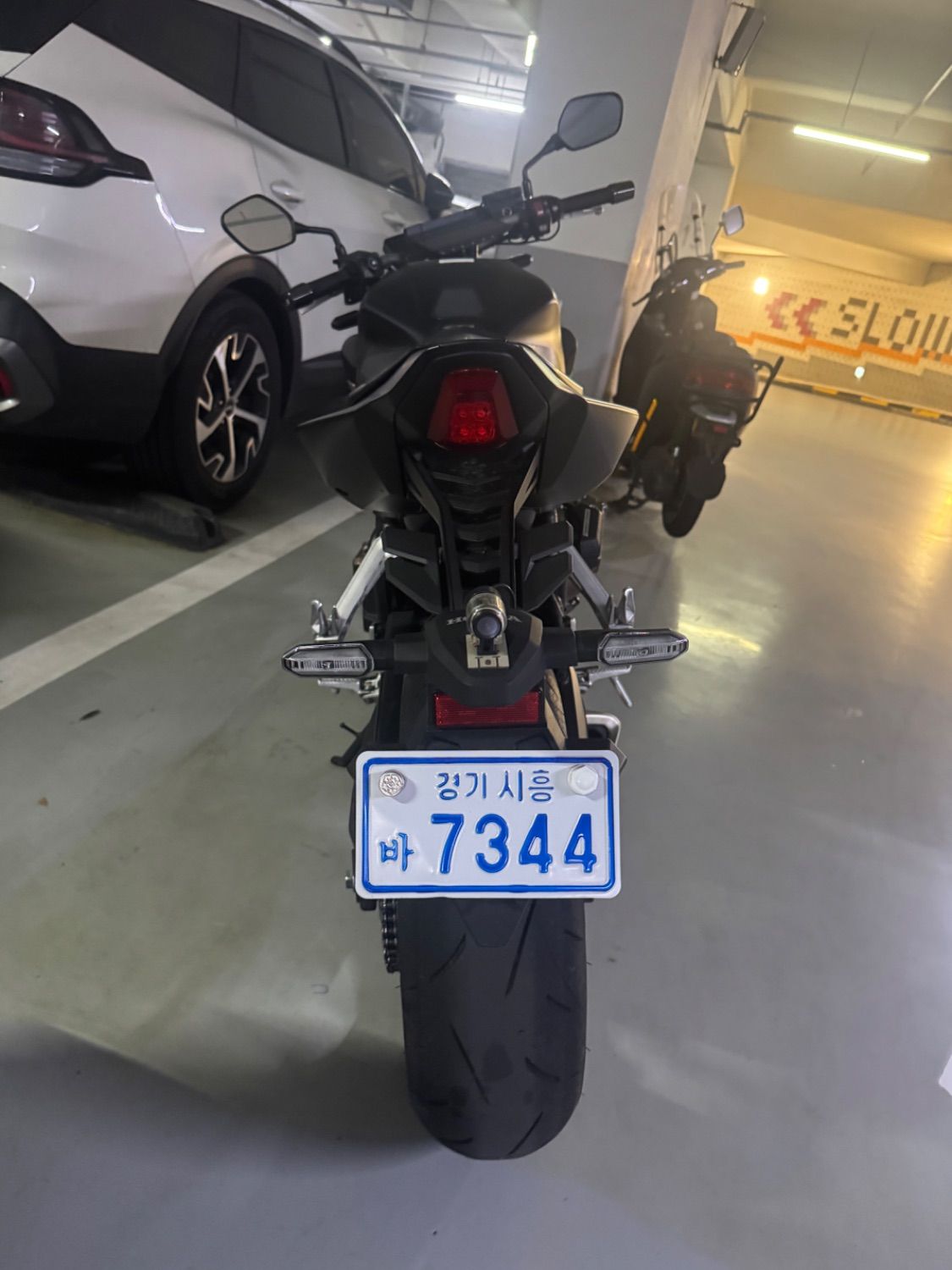 혼다 CB 650 R E-CLUTCH 2024 블랙 사진 4