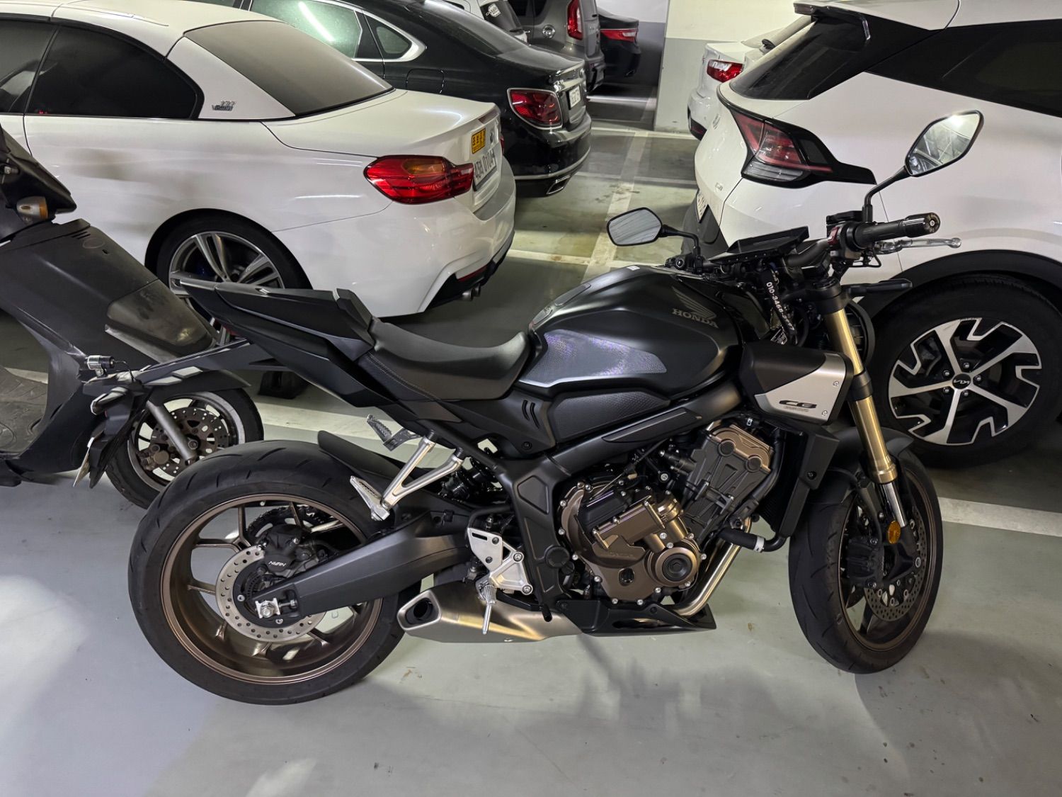 혼다 CB 650 R E-CLUTCH 2024 블랙 사진 1