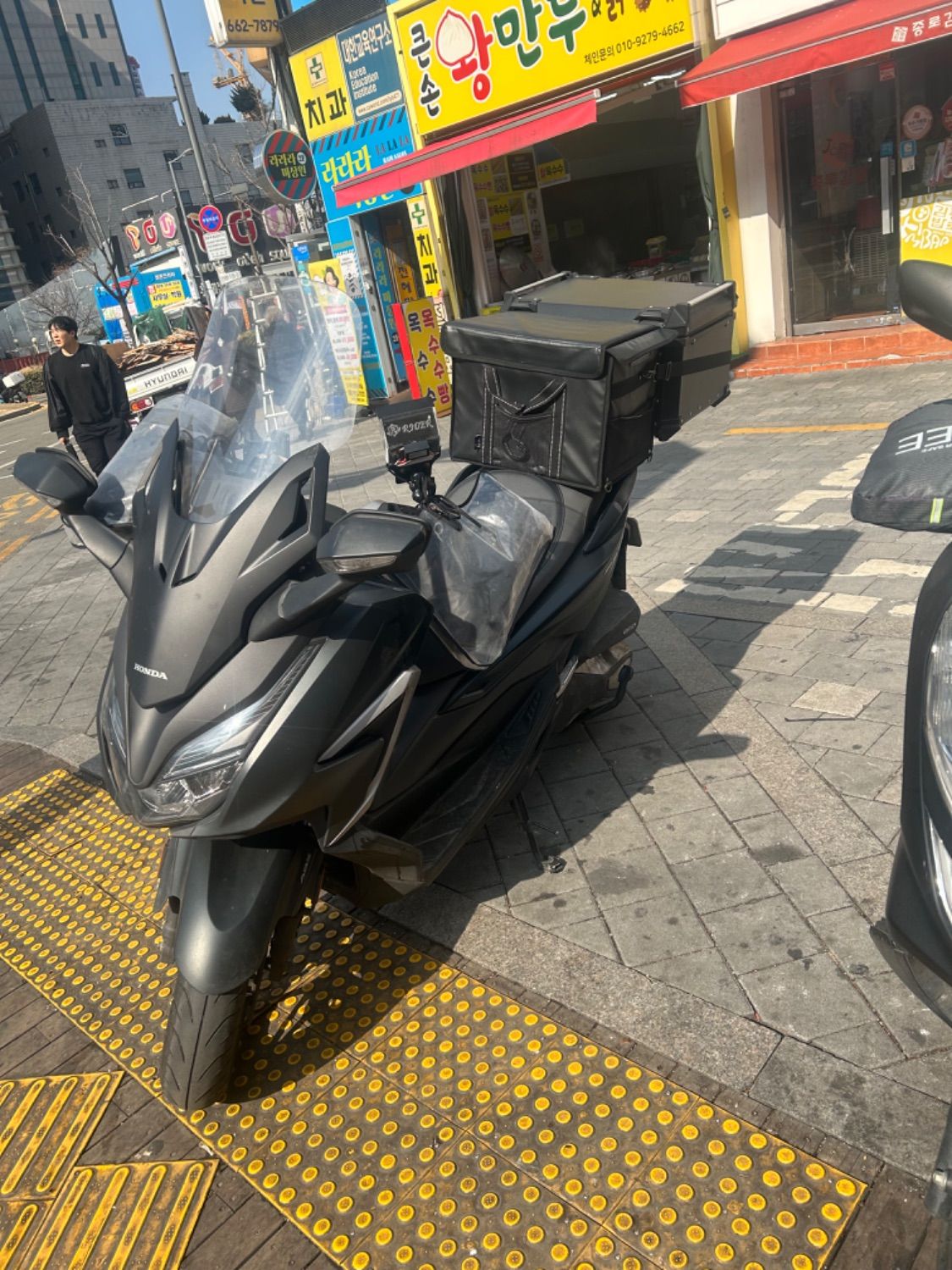 혼다 포르자 350 thumb 2