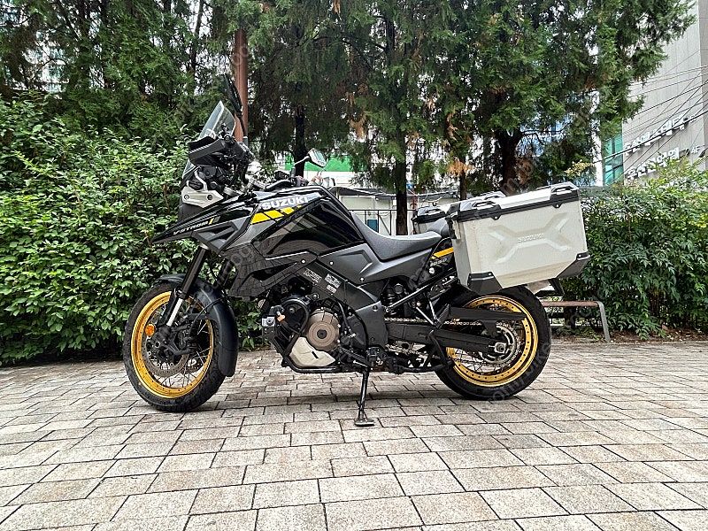 스즈키 브이스트롬 1050 main