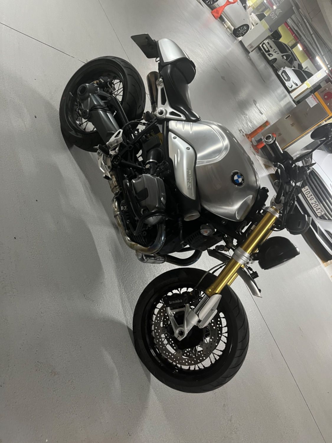 BMW R nine T  more