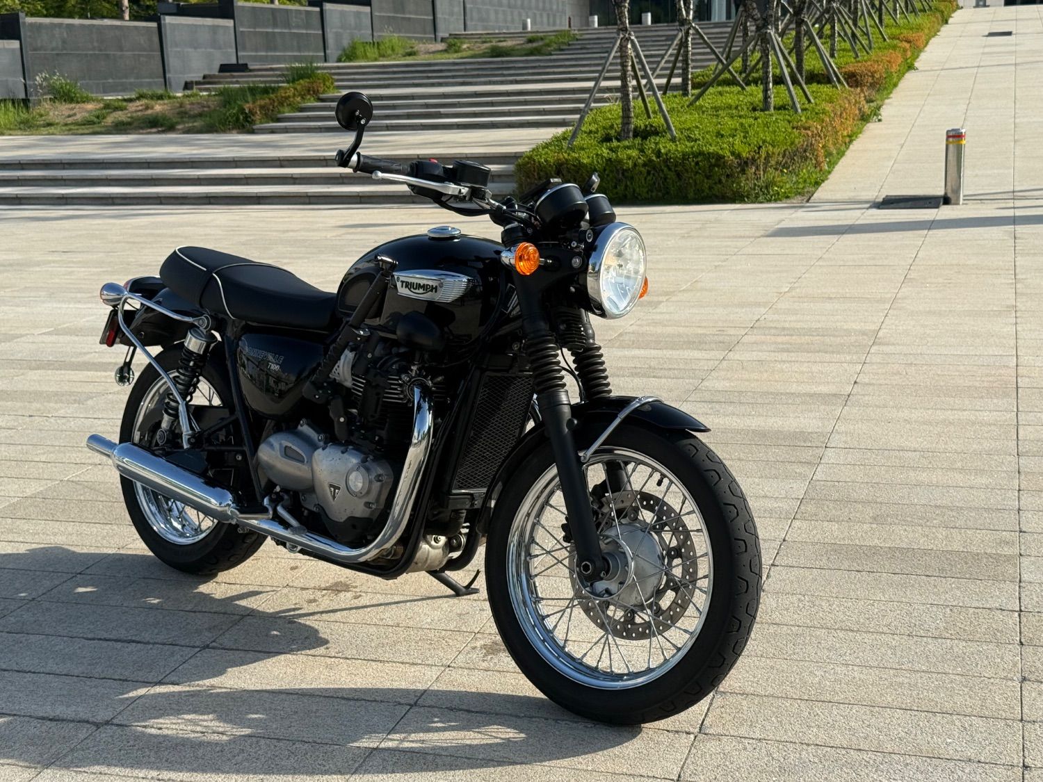 트라이엄프 본네빌 T100 2020 블랙 사진 2