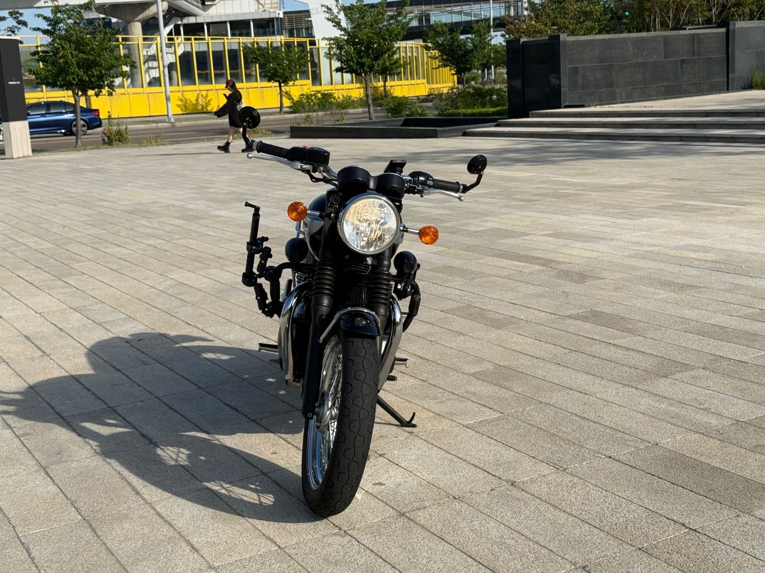 트라이엄프 본네빌 T100 2020 블랙 사진 3