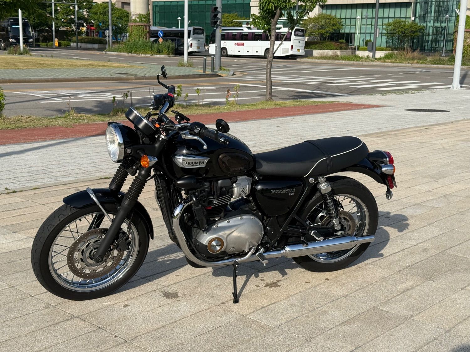 트라이엄프 본네빌 T100 2020 블랙 사진 4
