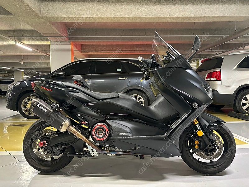 야마하 TMAX 560 thumb 2