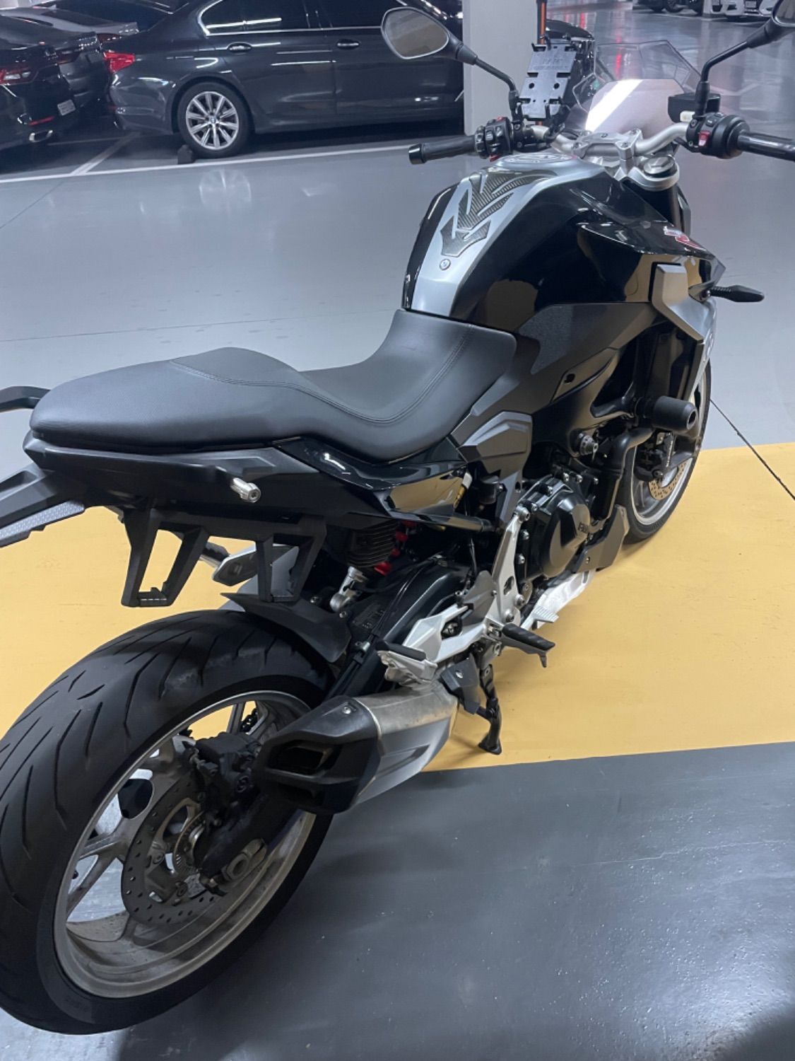 BMW F 900 R 2021 블랙 사진 4