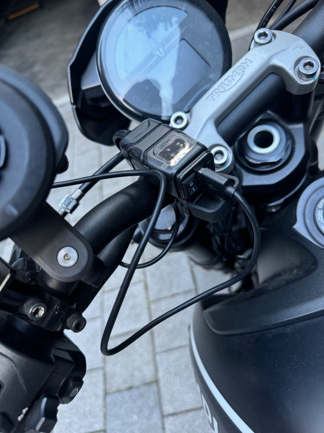 트라이엄프 트라이던트 660 more