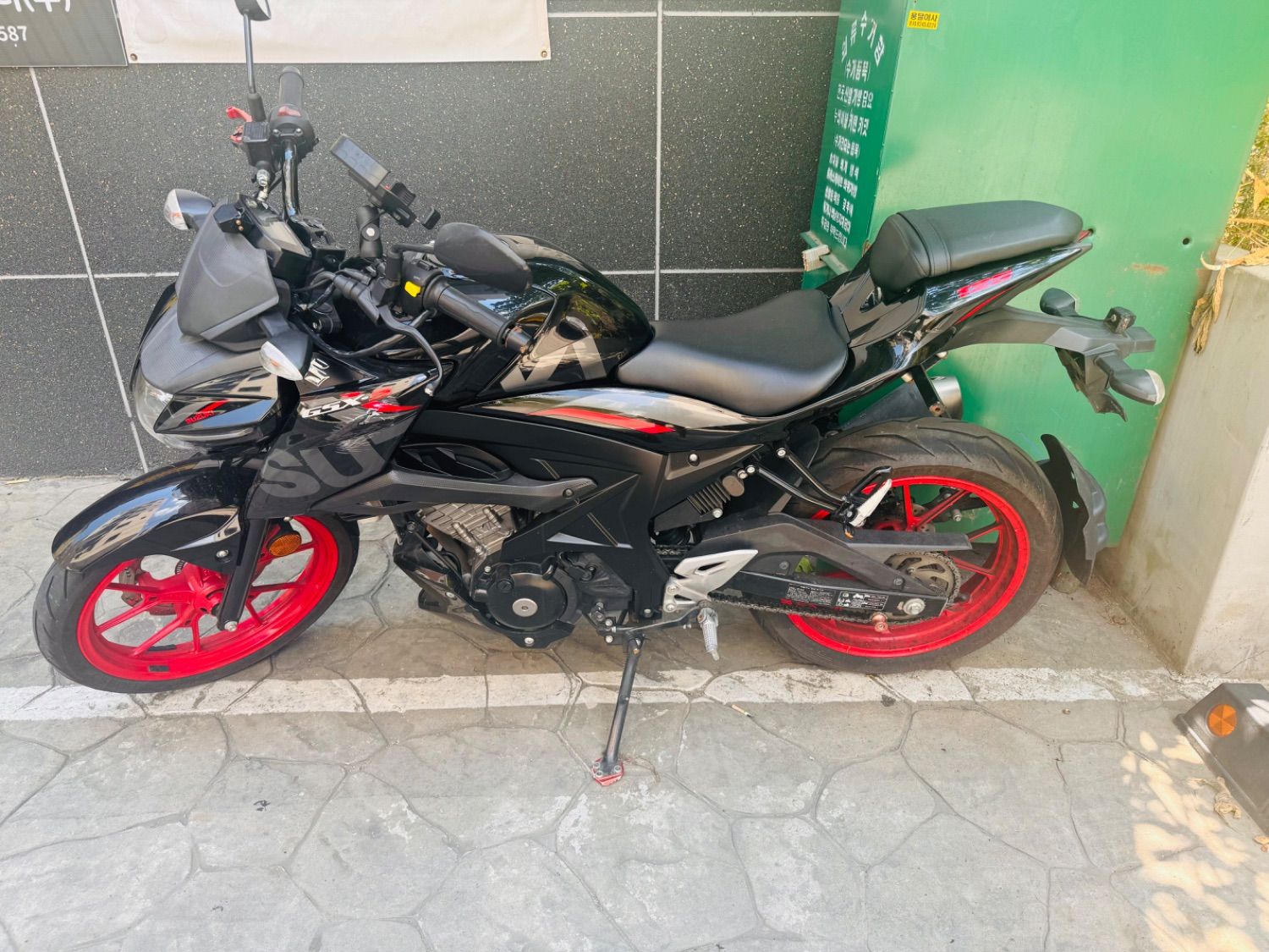 스즈키 GSX S 125 thumb 2