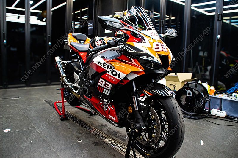 혼다 CBR 1000 RR-R 파이어블레이드 SP thumb 2