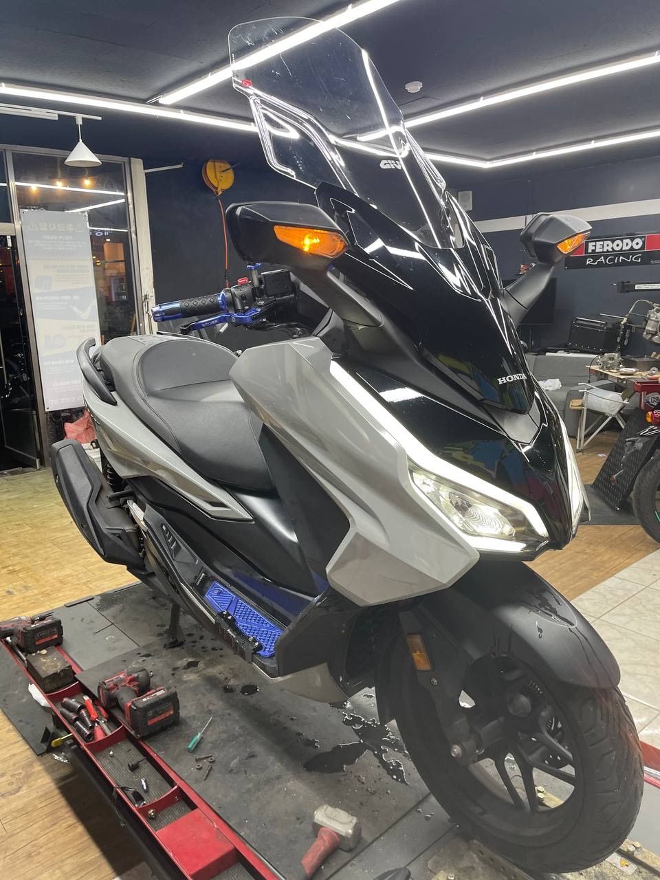 혼다 포르자 350 thumb 2