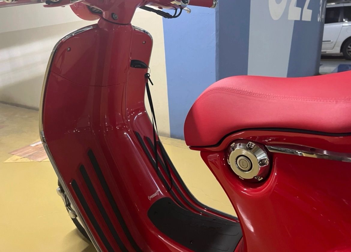 베스파 946 레드 thumb 2