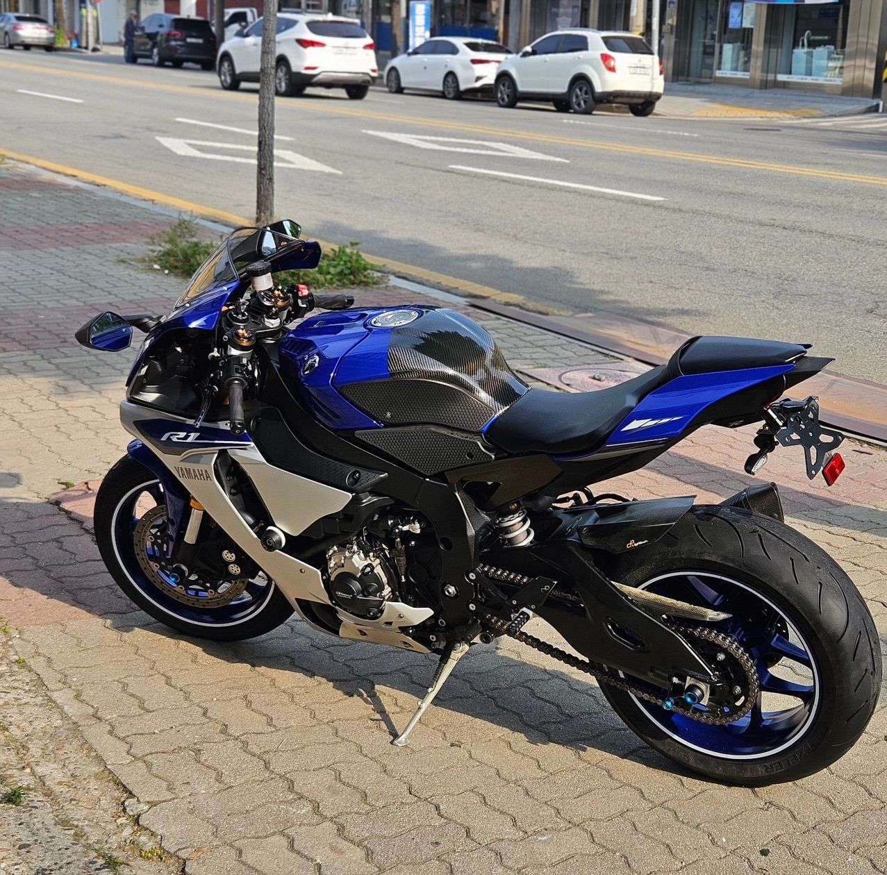 야마하 YZF R1 more