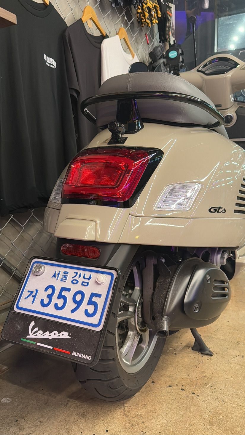 베스파 GTS 300 more