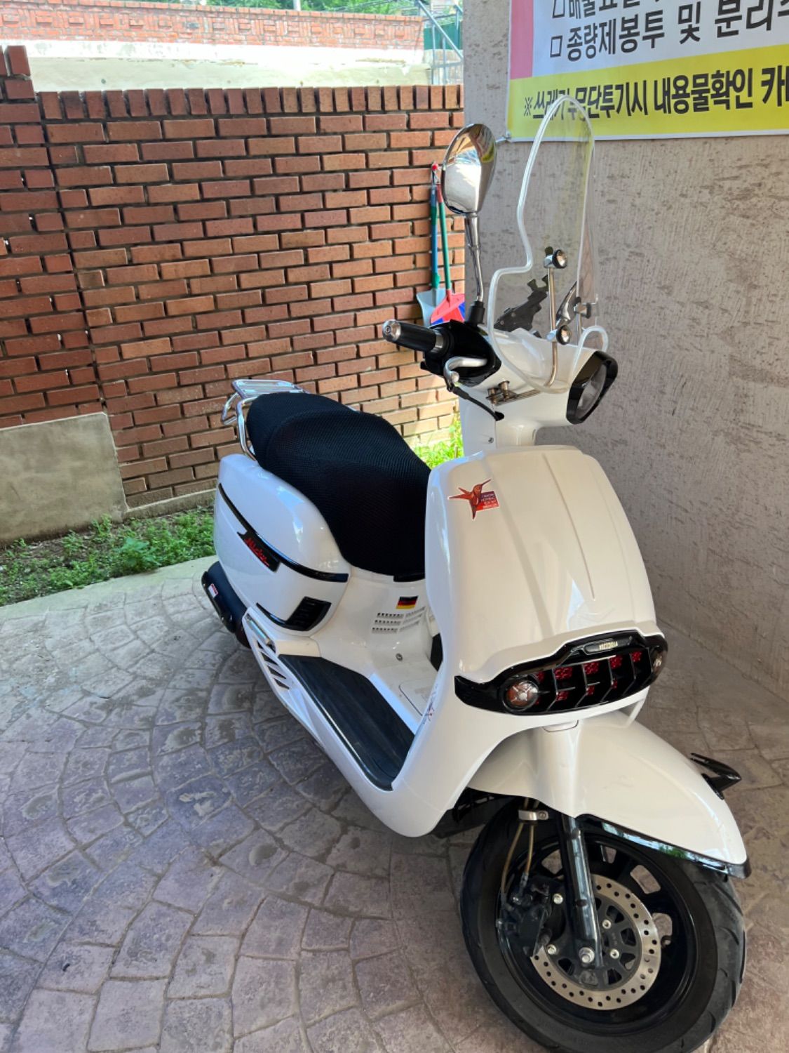 빅토리아 니키 125 thumb 2