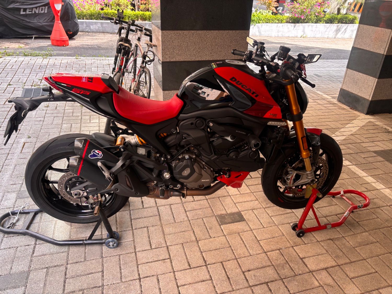 두카티 Monster SP 2023 레드 사진 2