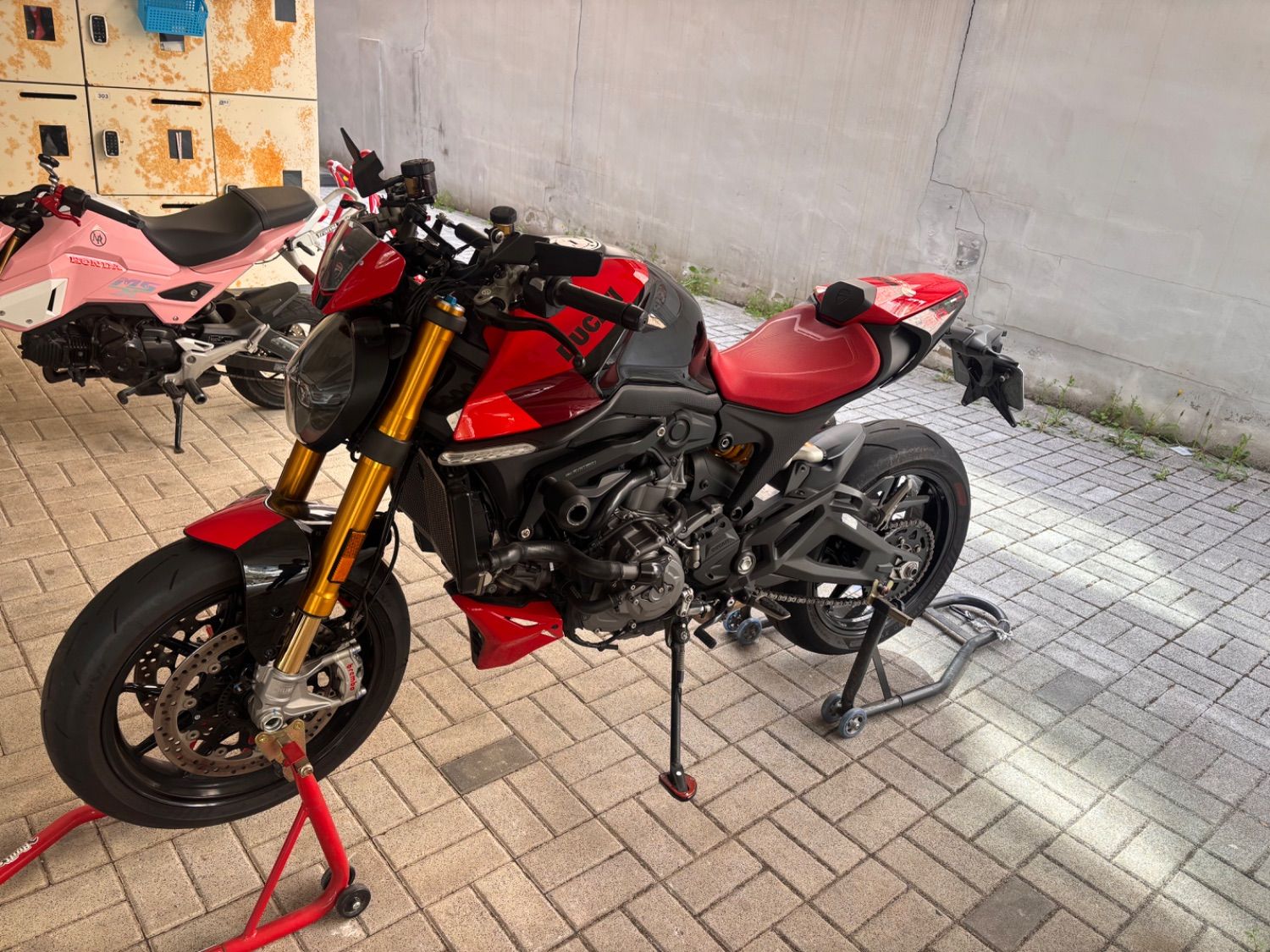 두카티 Monster SP 2023 레드 사진 3