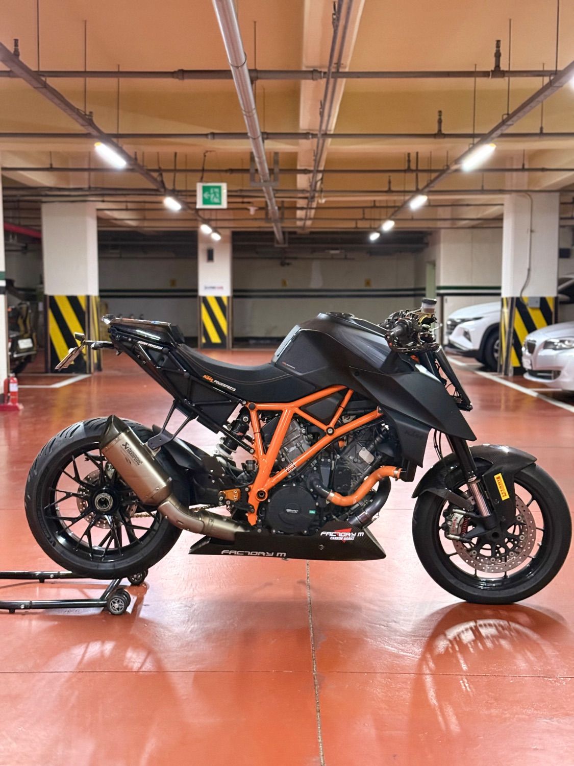 KTM 1290 슈퍼듀크 R 2019 오렌지 사진 1