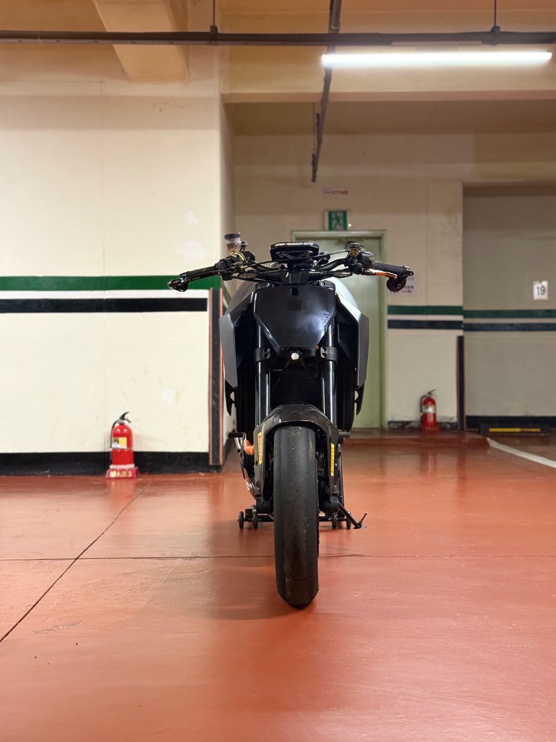 KTM 1290 슈퍼듀크 R 2019 오렌지 사진 3