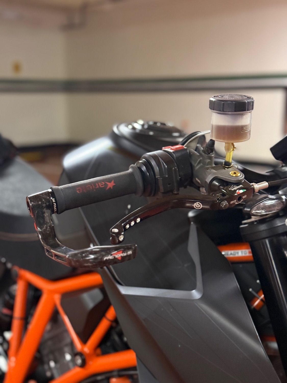 KTM 1290 슈퍼듀크 R 2019 오렌지 사진 5