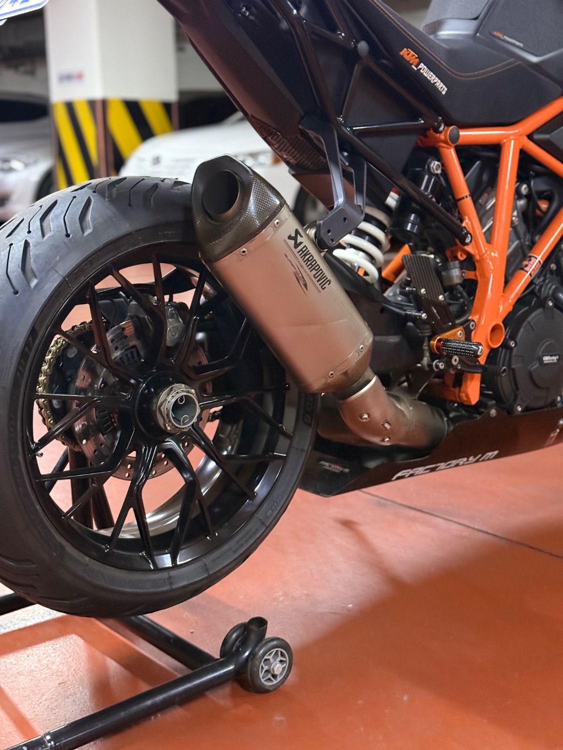 KTM 1290 슈퍼듀크 R 2019 오렌지 사진 7