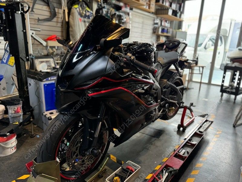 야마하 YZF R6 thumb 2