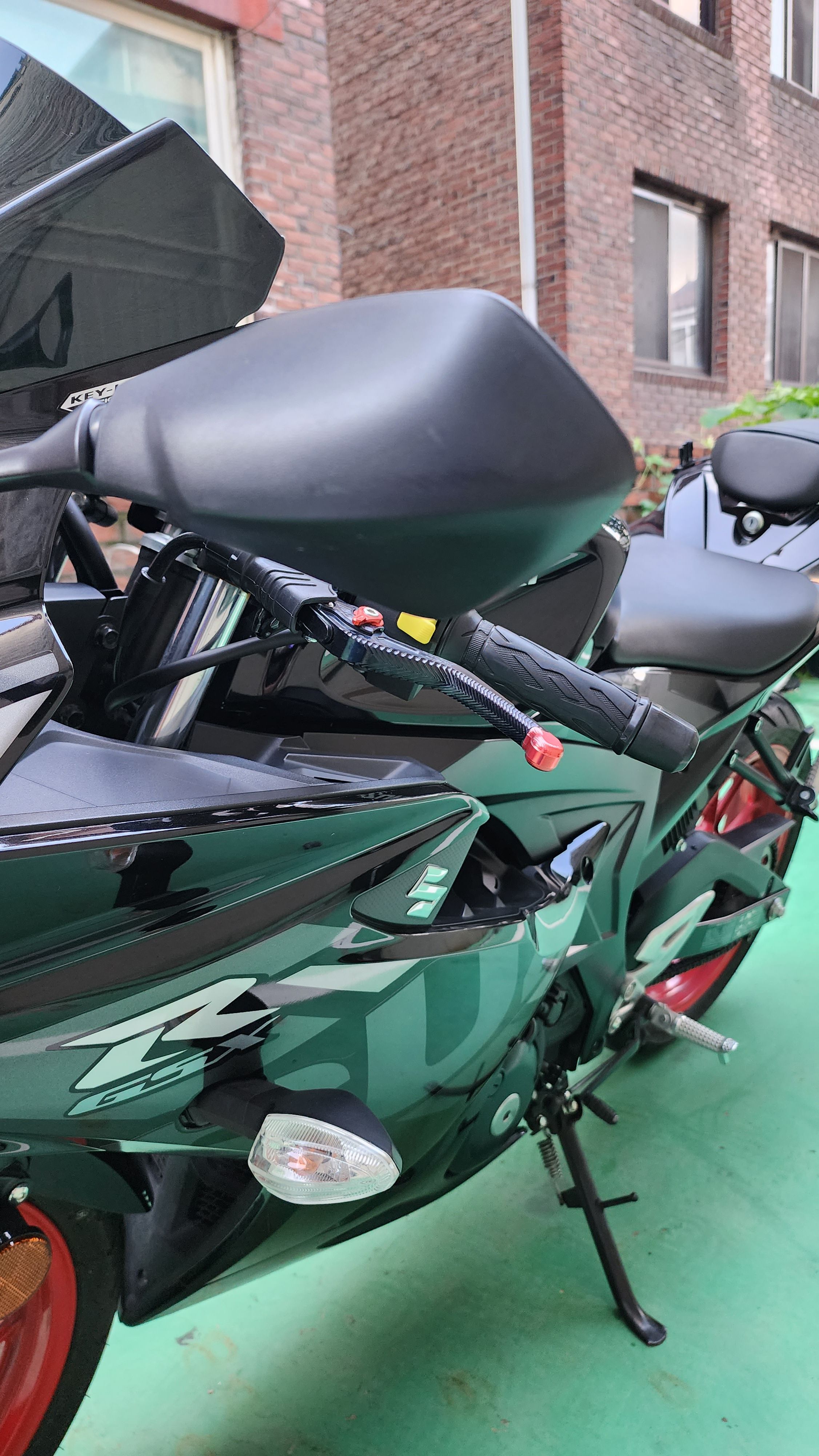 스즈키 GSX R 125 ABS thumb 2