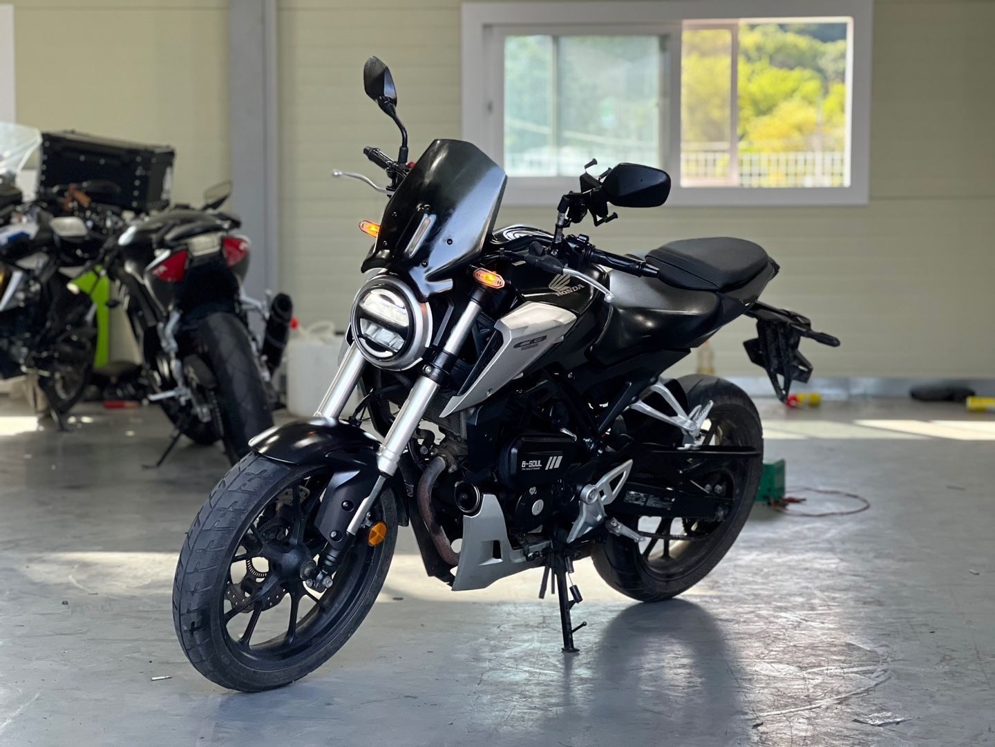 혼다 CB 125 R thumb 2