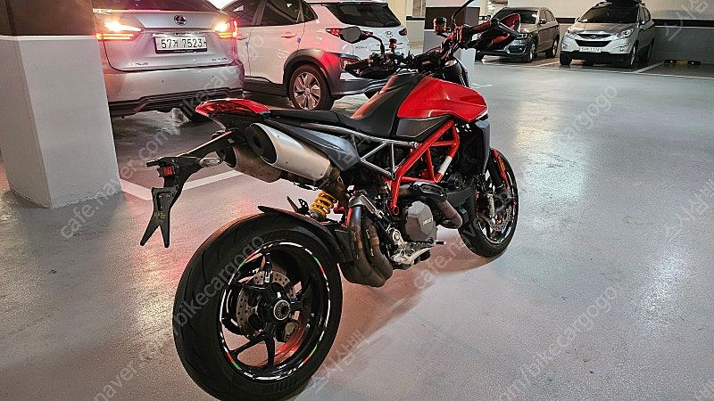 두카티 하이퍼모타드 950 thumb 2