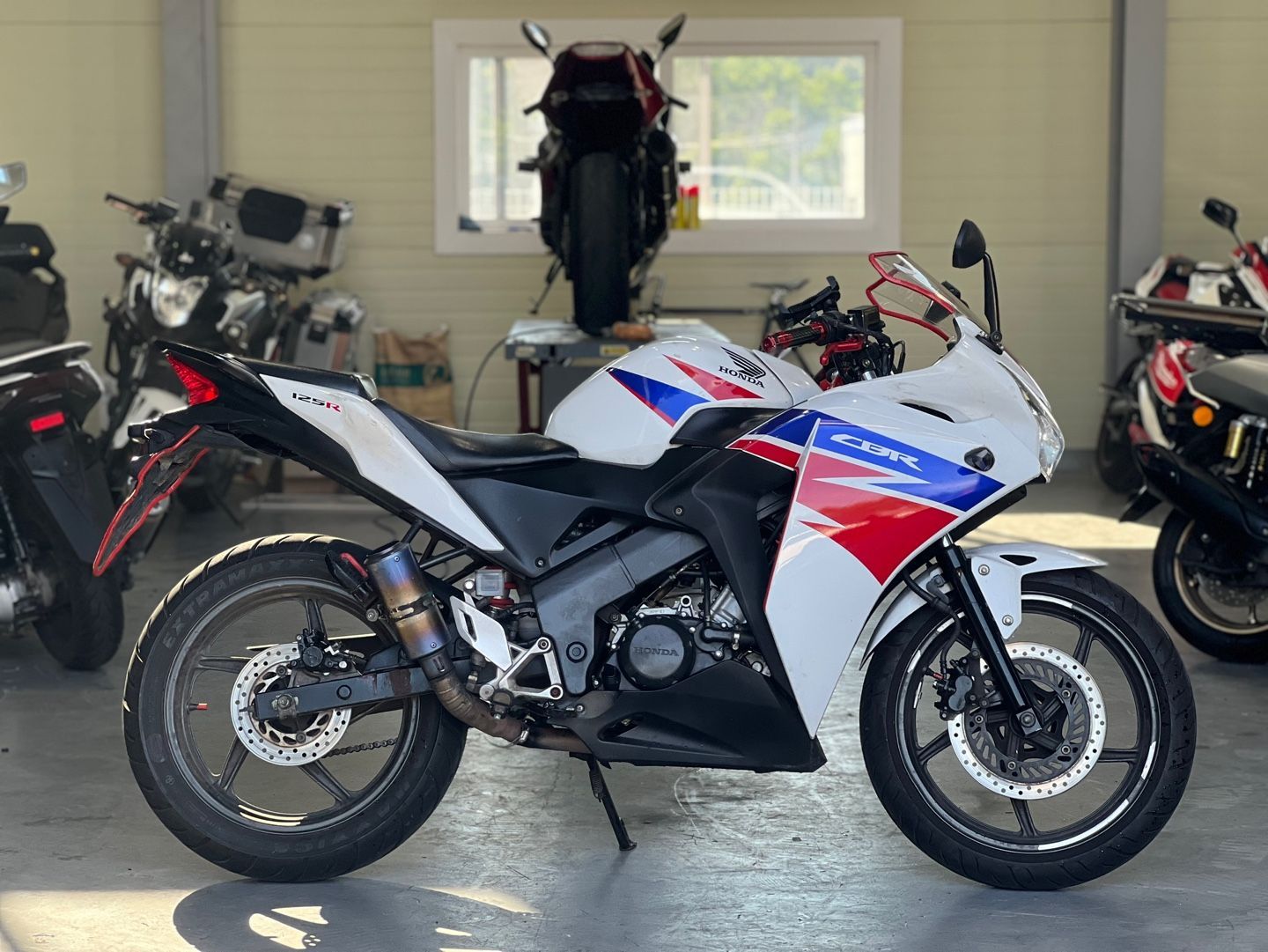 혼다 CBR 125 R thumb 2