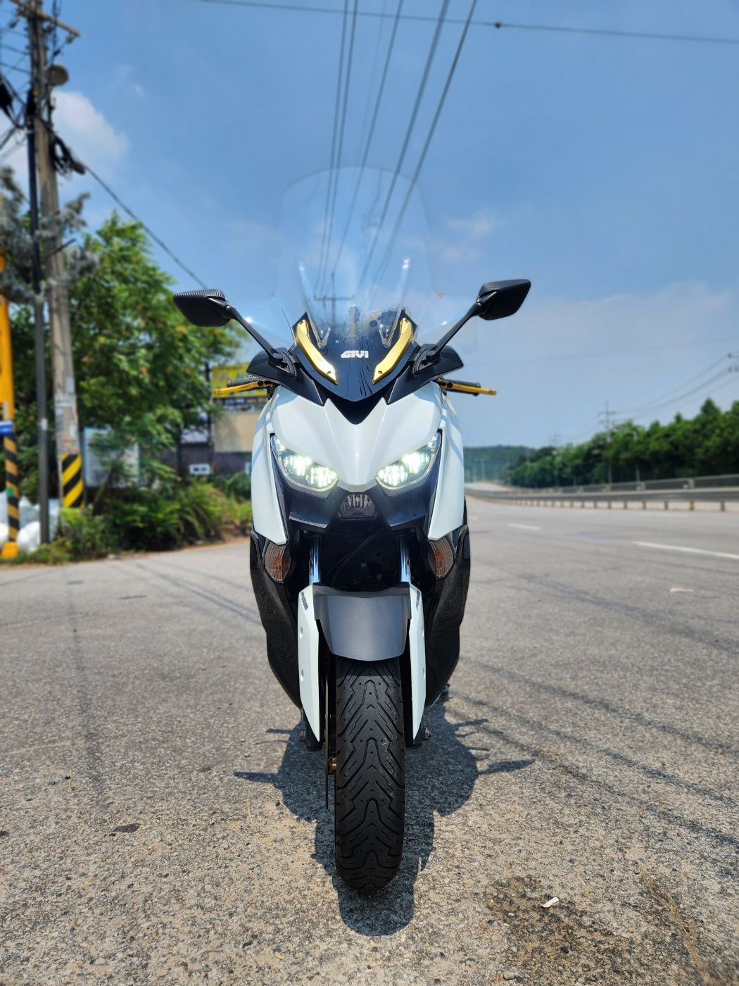 야마하 XMAX 300 ABS more