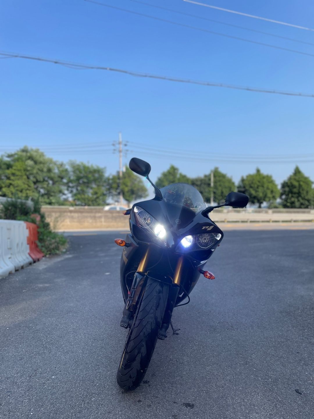 야마하 YZF R1 thumb 2